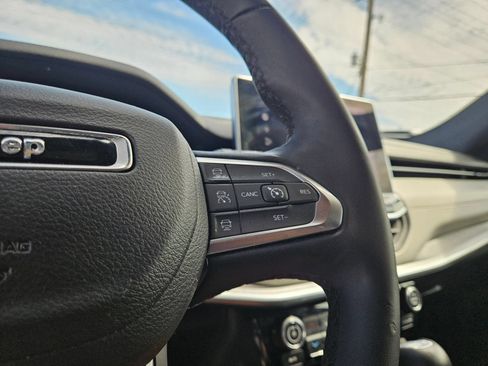 Used 2025 Jeep Compass Limited AWD/4WD image 13