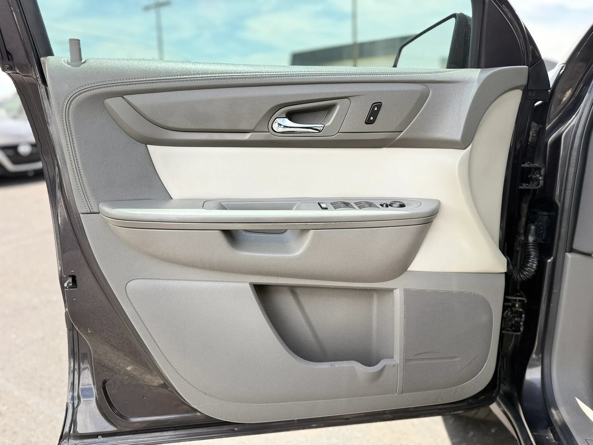 Used 2016 GMC Acadia SLE FWD image 31