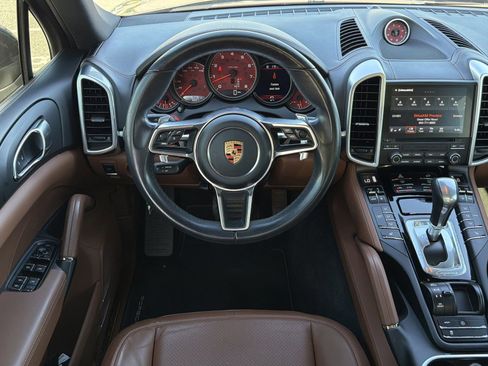 Used 2017 Porsche Cayenne AWD/4WD image 14
