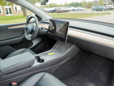 Used 2023 Tesla Model Y Long Range AWD/4WD image 17