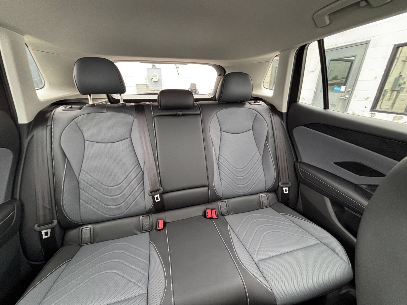 Used 2026 Volkswagen Tiguan SE AWD/4WD image 39