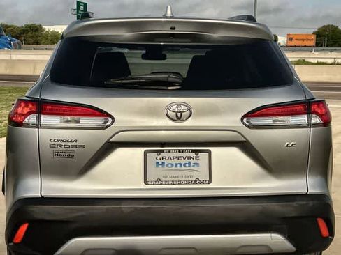 Used 2022 Toyota Corolla Cross LE image 6