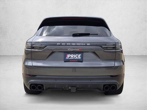 Used 2023 Porsche Cayenne AWD/4WD image 7