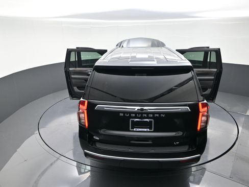 Used 2021 Chevrolet Suburban LT w/ LT Signature Package image 13