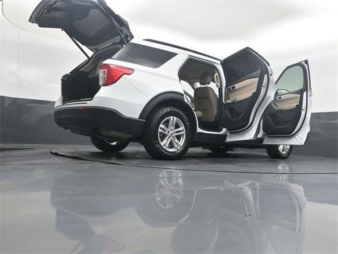Used 2023 Ford Explorer XLT image 53
