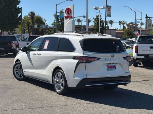 Certified 2021 Toyota Sienna Platinum FWD image 5