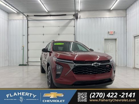 Used 2025 Chevrolet Trax RS image 1