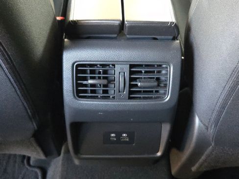 Used 2023 Nissan Rogue SV image 24