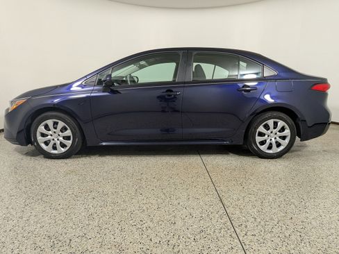 Used 2022 Toyota Corolla LE image 4