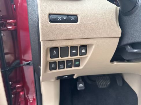 Used 2018 Nissan Rogue SV w/ Sun & Sound Touring Package AWD/4WD image 16