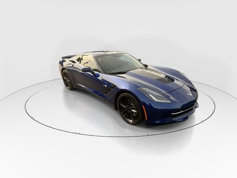 Used 2019 Chevrolet Corvette Stingray Coupe RWD image 2