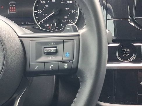Certified 2025 Nissan Pathfinder SV FWD image 12