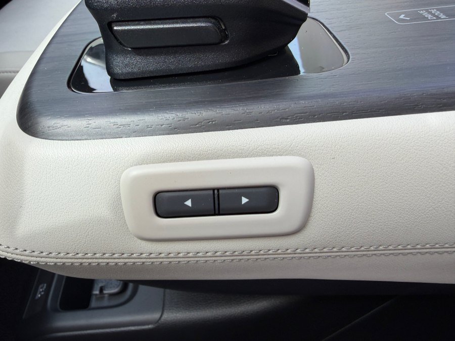 Used 2024 Nissan Ariya AWD image 30