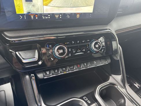 Used 2024 GMC Sierra 2500 AT4 w/ AT4 Premium Plus Package AWD/4WD image 29