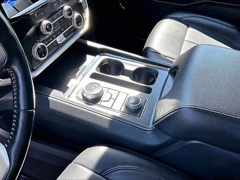 Used 2024 Ford Expedition Max XLT image 14