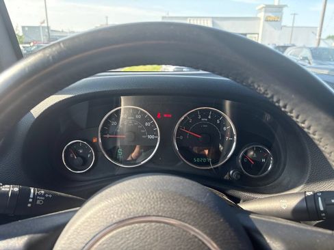 Used 2015 Jeep Wrangler Rubicon w/ Power Convenience Group AWD/4WD image 11