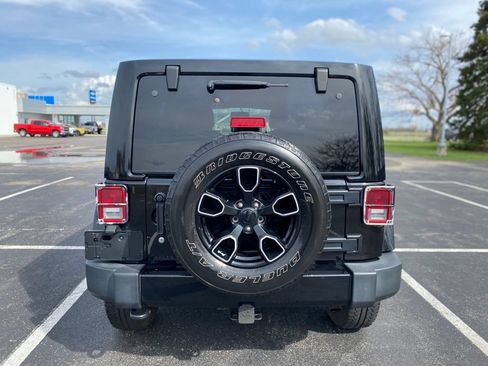 Used 2018 Jeep Wrangler Unlimited Sahara AWD/4WD image 6