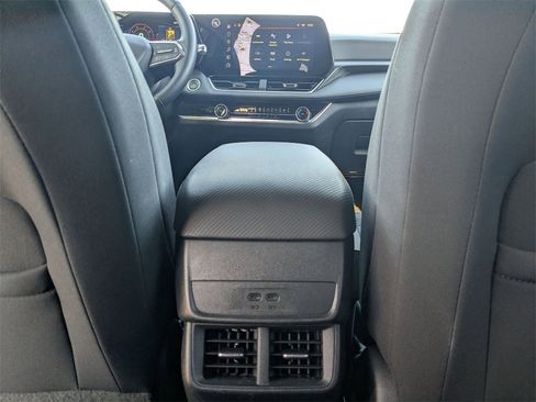 Used 2025 Chevrolet Equinox LT image 34