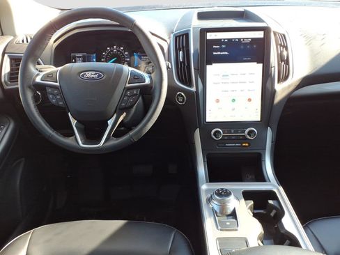 Used 2023 Ford Edge SEL image 9