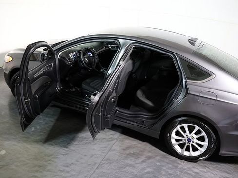 Used 2019 Ford Fusion SE FWD image 5