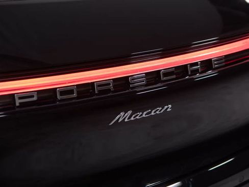 Certified 2026 Porsche Macan AWD/4WD image 18