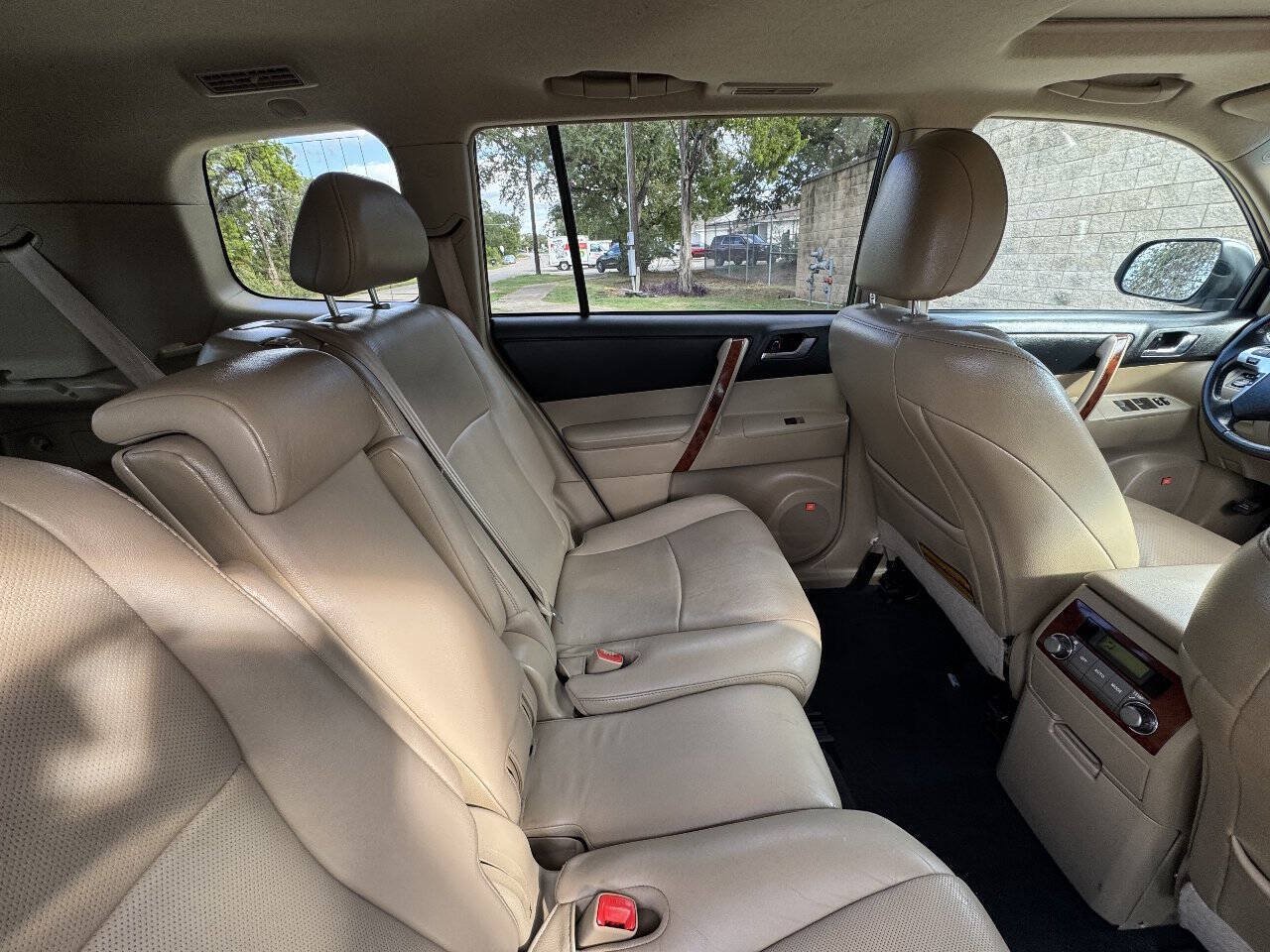 Used 2013 Toyota Highlander Limited AWD/4WD image 29