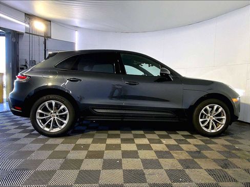 Certified 2026 Porsche Macan AWD/4WD image 8