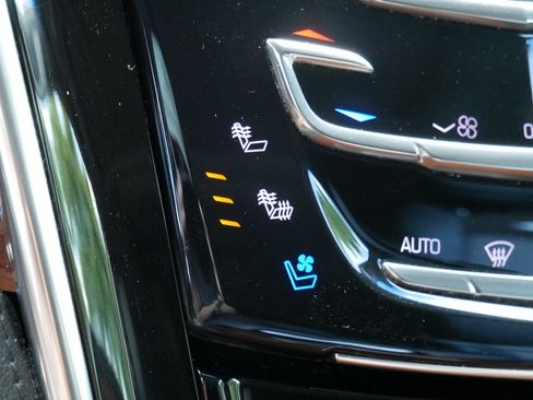 Used 2019 Cadillac Escalade ESV Luxury AWD/4WD image 32