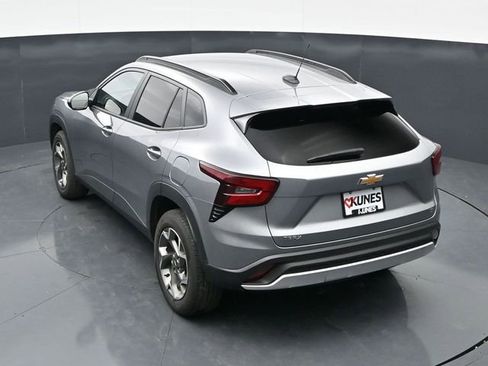 Used 2025 Chevrolet Trax LT FWD image 29