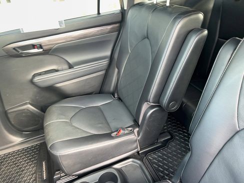 Used 2022 Toyota Highlander Limited image 21