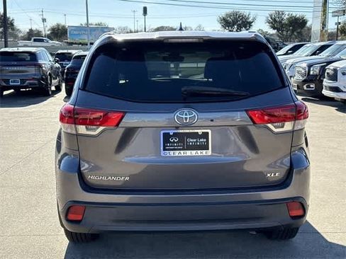Used 2019 Toyota Highlander XLE image 4
