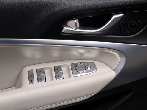 Used 2023 Genesis G70 2.0T image 24