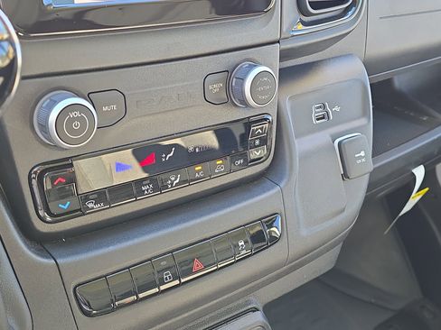 Used 2025 RAM ProMaster 2500 w/ Storage Group image 21