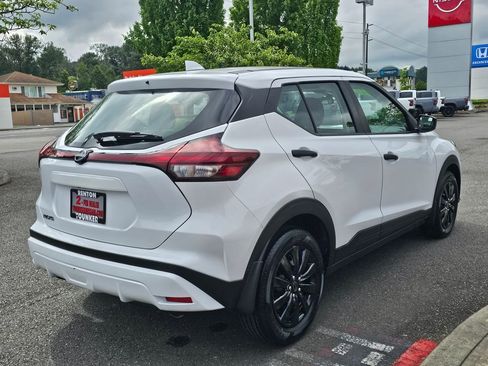 Used 2022 Nissan Kicks S FWD image 5