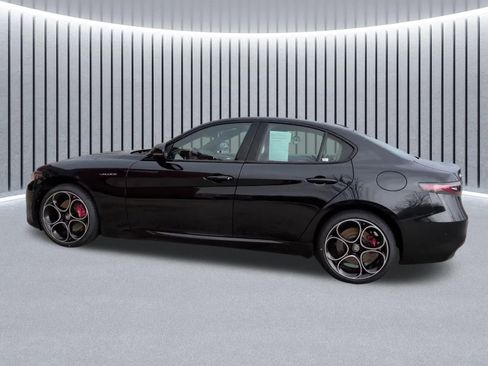 Used 2024 Alfa Romeo Giulia Veloce AWD/4WD image 13