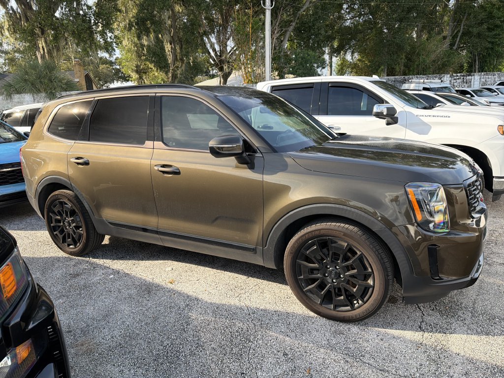 Used 2022 Kia Telluride EX w/ EX Premium Package AWD/4WD image 3
