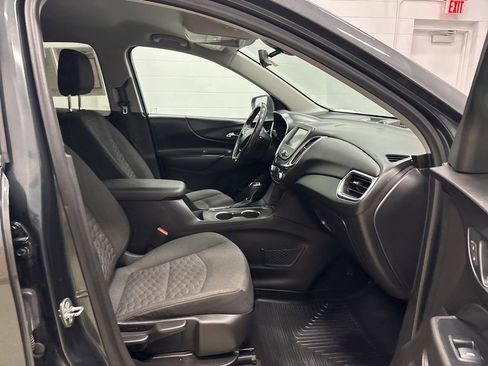 Used 2018 Chevrolet Equinox LT image 34