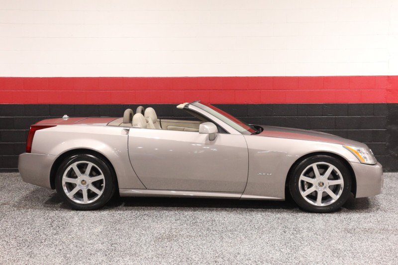 Used 2005 Cadillac XLR RWD image 7