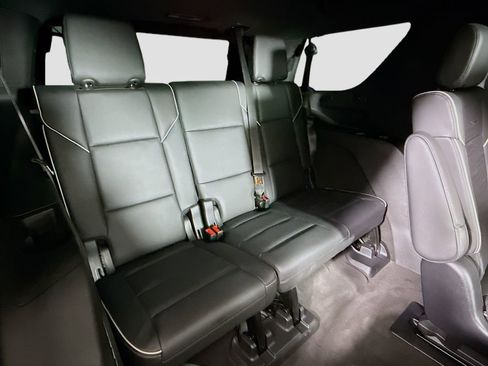 Used 2023 Cadillac Escalade Premium Luxury image 30