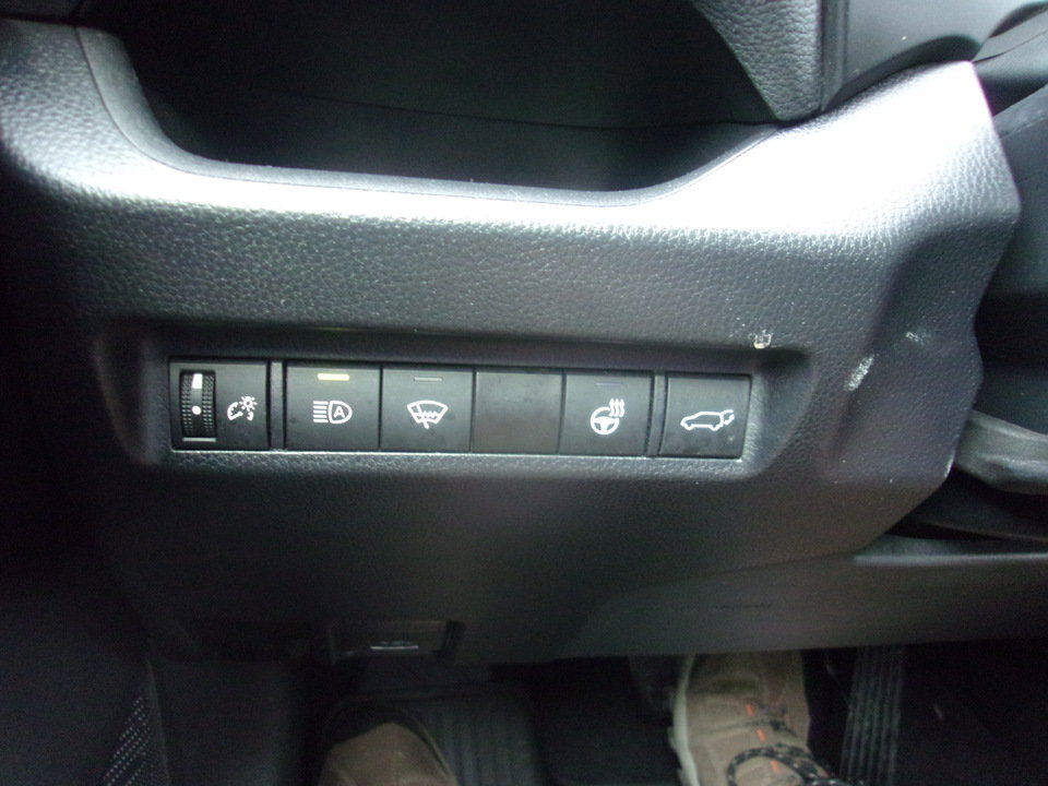 Used 2021 Toyota RAV4 XLE Premium AWD/4WD image 22