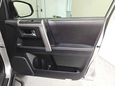 Used 2018 Toyota 4Runner SR5 AWD/4WD image 34