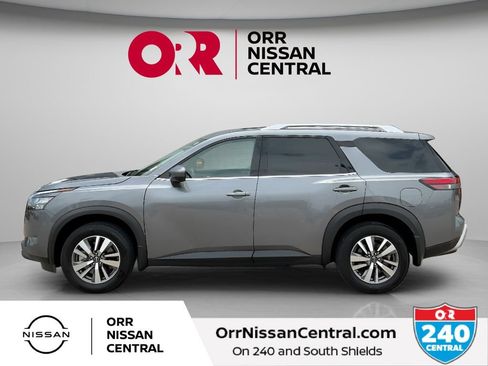 Used 2025 Nissan Pathfinder SL w/ Black Appearance Package FWD image 8