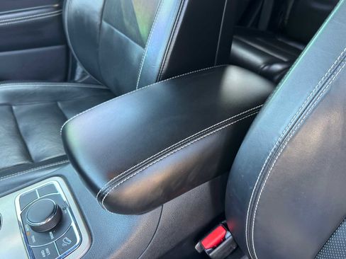 Used 2015 Jeep Grand Cherokee Limited w/ Luxury Group II AWD/4WD image 14