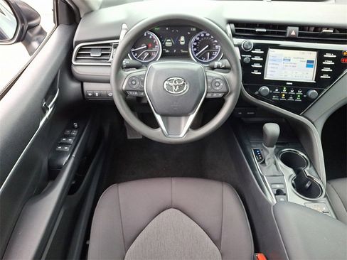 Used 2020 Toyota Camry LE image 11