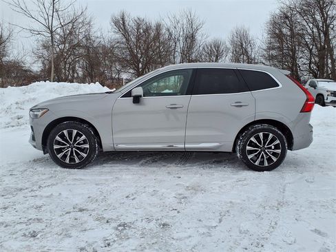Used 2023 Volvo XC60 B5 Plus image 31