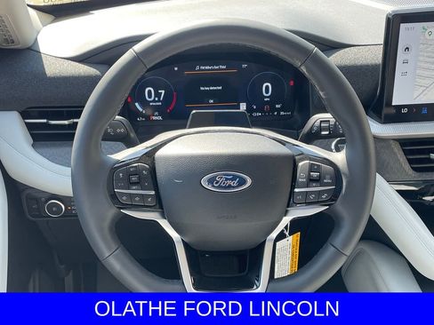 New 2026 Ford Explorer Platinum image 15