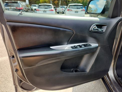 Used 2017 Dodge Journey SE image 21