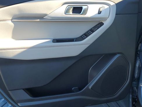 New 2026 Ford Explorer Active w/ Active Comfort Package image 7