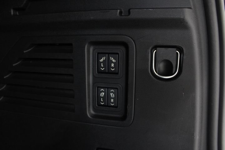 Used 2025 Chevrolet Traverse RS AWD/4WD image 17