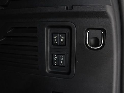 Used 2025 Chevrolet Traverse RS AWD/4WD image 17